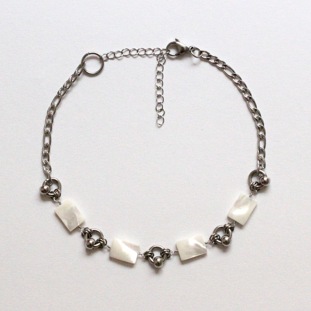 Pearly Haze Necklace